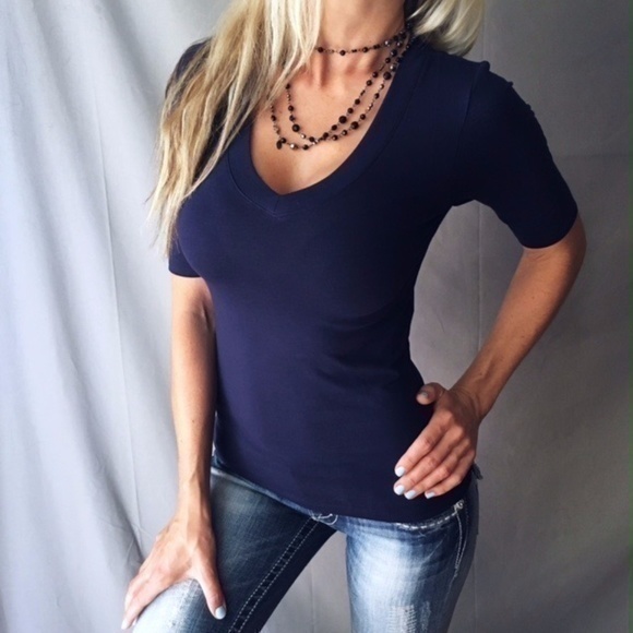 Women's Basic Half Sleeve Fitted Slimming Stretch Casual V-Neck Top Shirt Tee - Picture 2 of 2